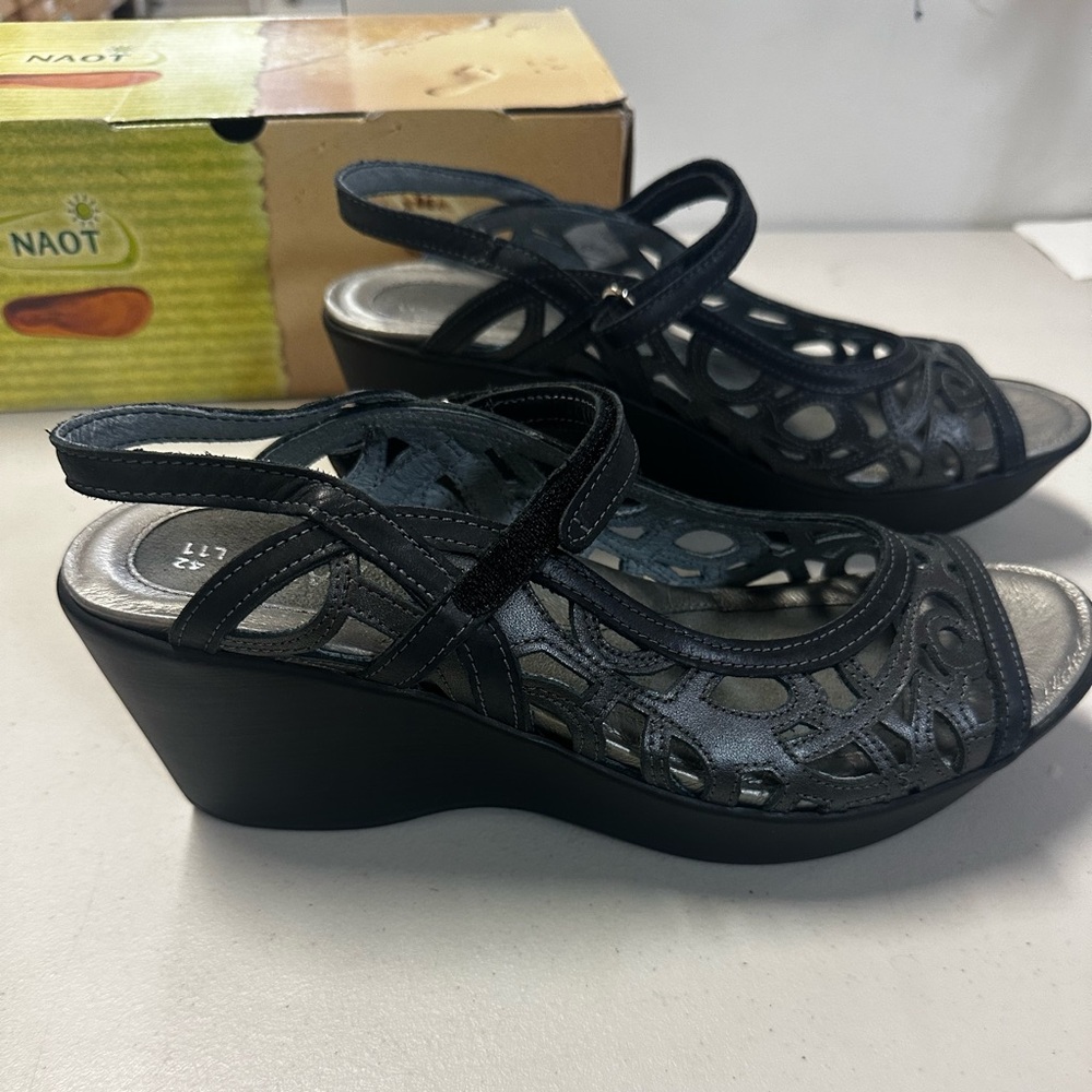 Naot Deluxe Metallic Brushed Black walking platform sandal. Made in Israel.